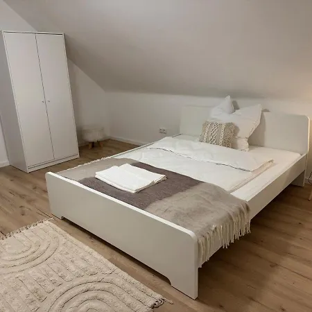 Modern 2 Bedroom With Balcony *