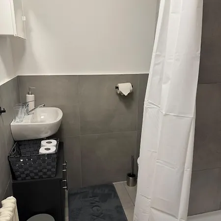 Modern 2 Bedroom With Balcony