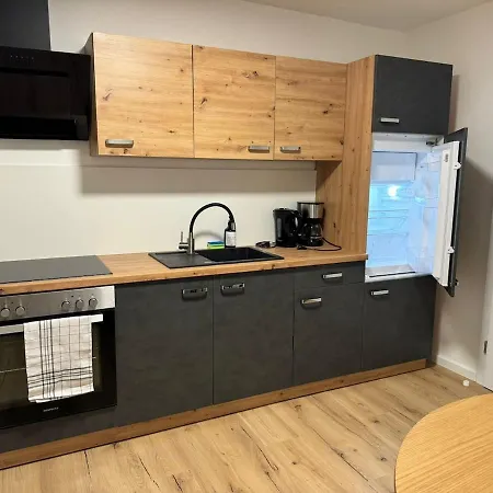 Apartment Modern 2 Bedroom With Balcony