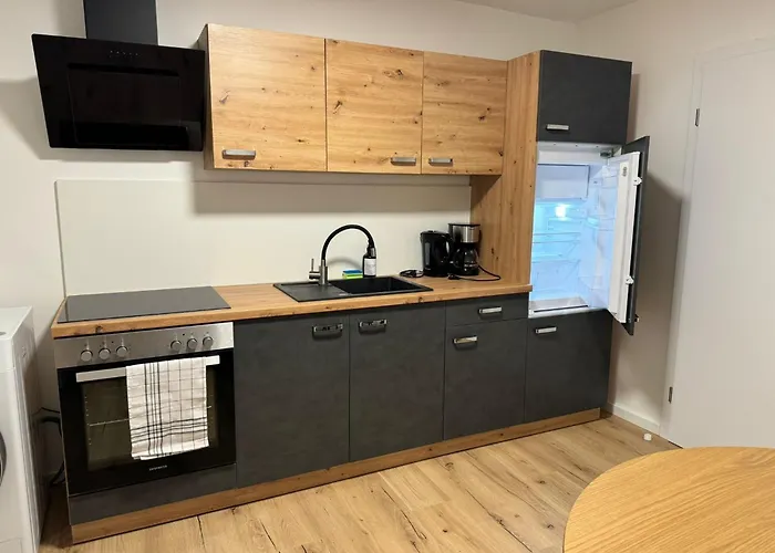 Modern 2 Bedroom With Balcony Lägenhet
