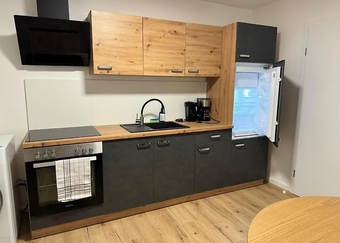 Lägenhet Modern 2 Bedroom With Balcony